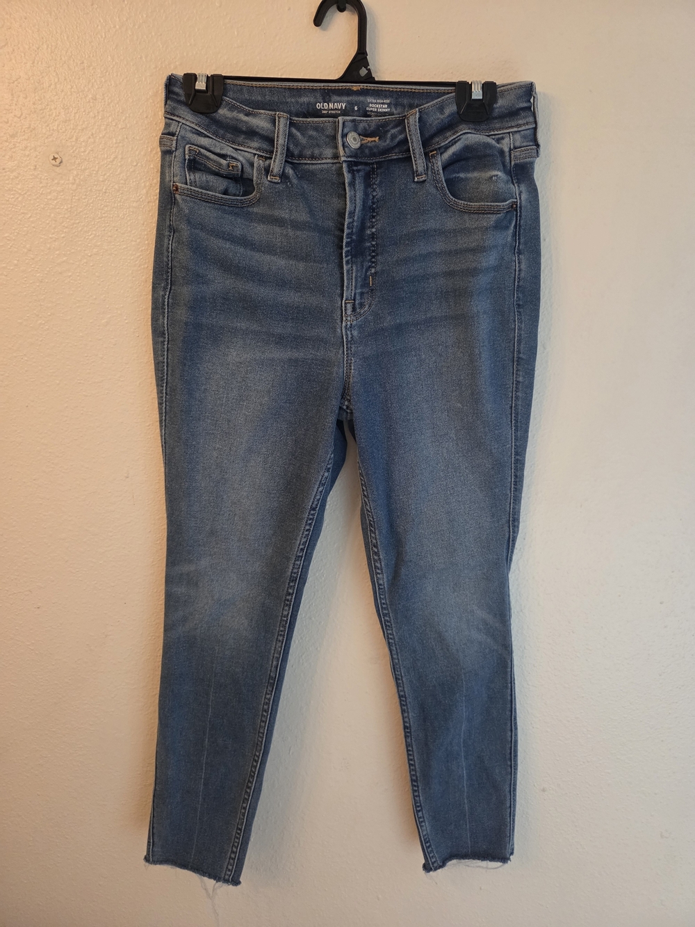 Old Navy Extra High-Waisted Rockstar 360° Stretch Super-Skinny Jeans